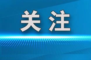 在说啥呢？梅西手搭住队友胸口+口头交流，似乎在说着什么